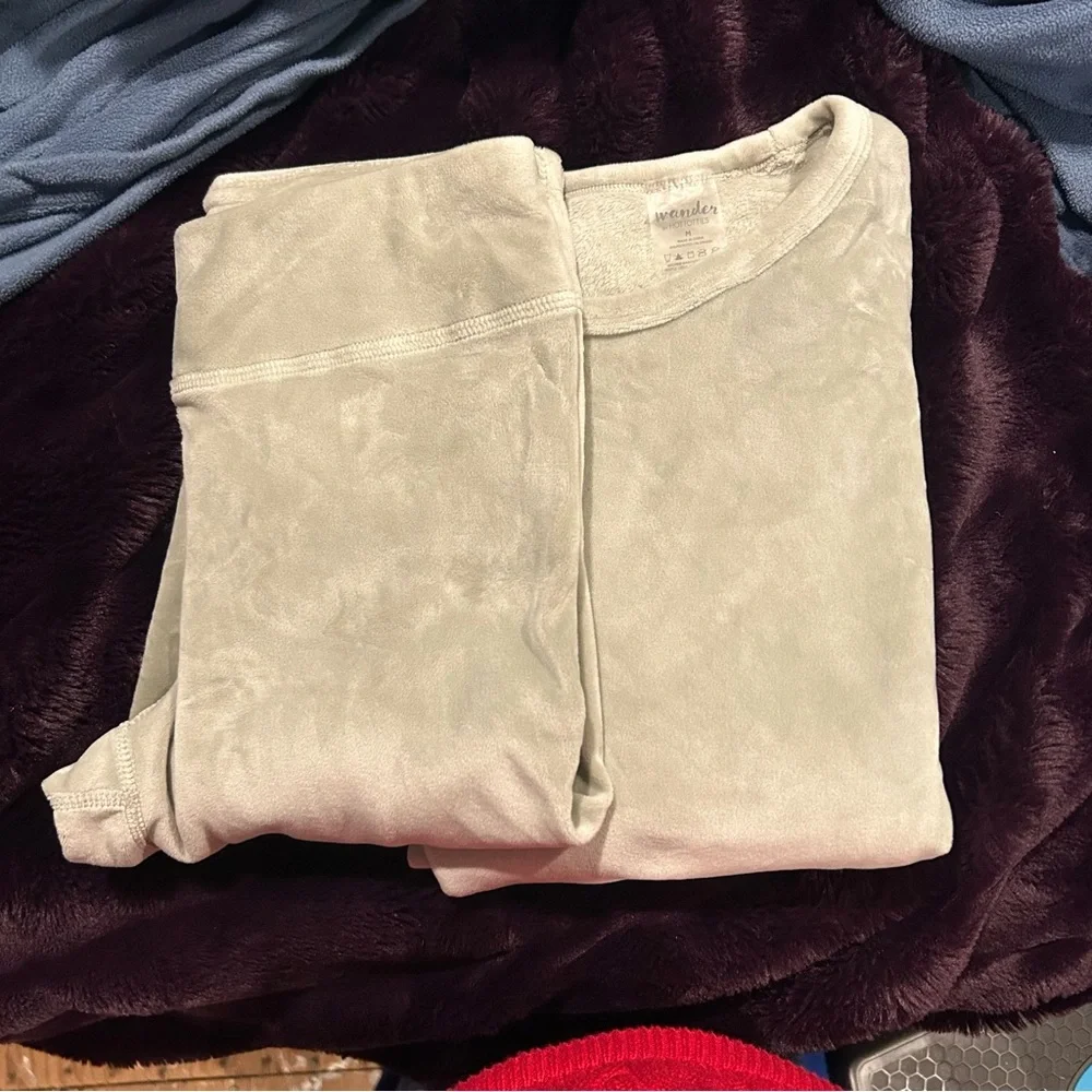 Wander by Hottotties velour pajama set medium soft sleepwear loungewear